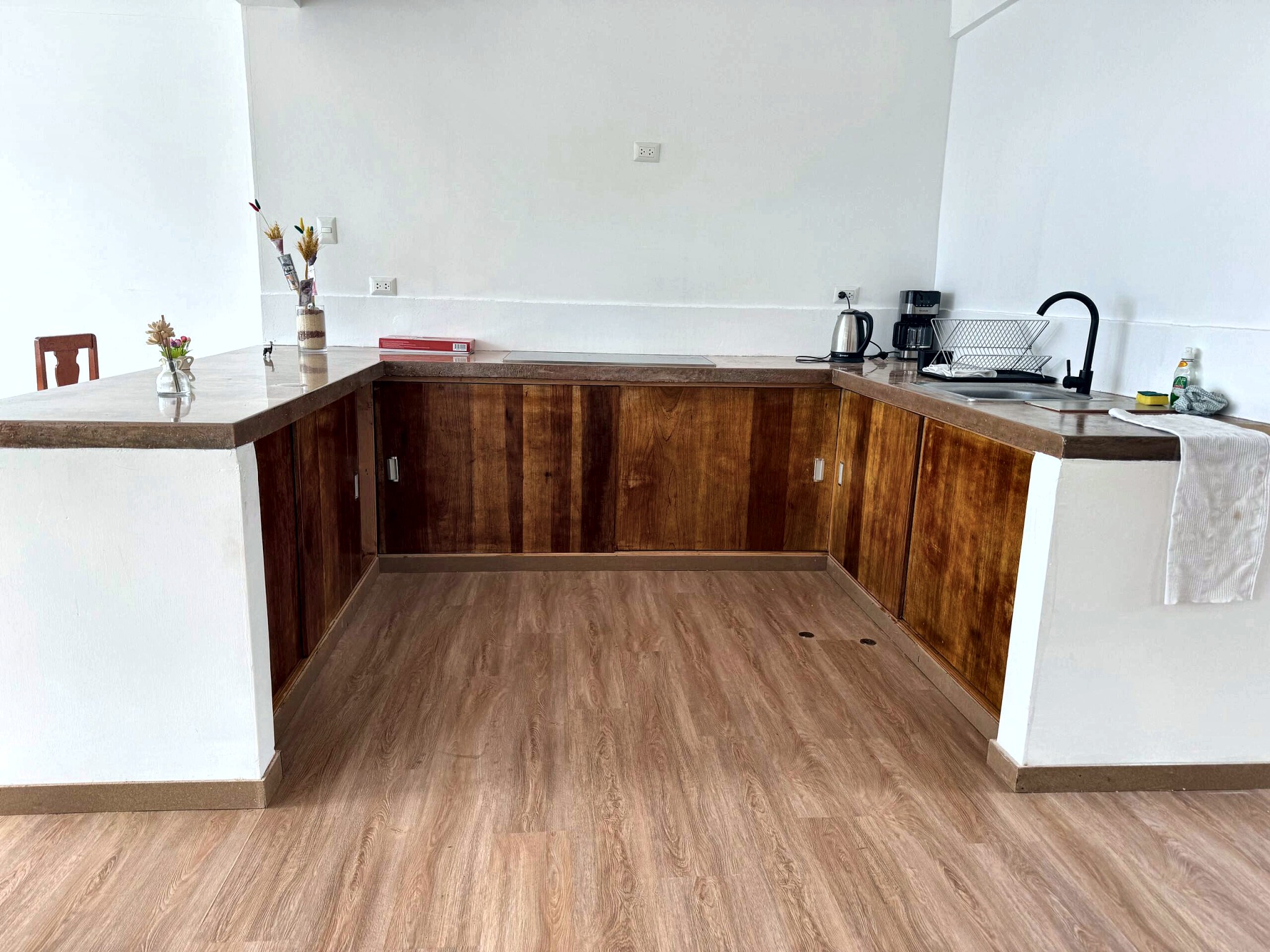 Full kitchen